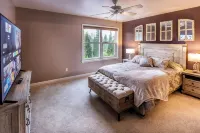 Poconos Spacious 6-Bedroom House in Marvelous Blakeslee WPool Gamerooms Hot Tub - Luxury
