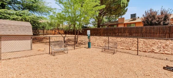 Charming Red Rock Poolside Condo with WiFi, AC in superb Sedona Hotels in Village of Oak Creek