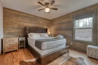 Quiet Cabin in Appalachian Mountains w/Mtn Views & Hot Tub - 4 星級
