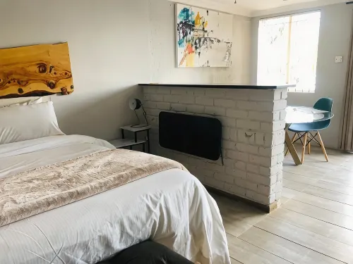 The Hilltop Guesthouse - Pool