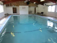 Camelot Court Motel - Pools