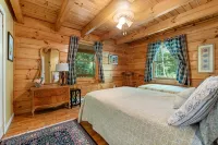 Beautiful Log Home, Lake side.