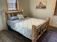 New cabin in the woods with private hot tub - 3-Star