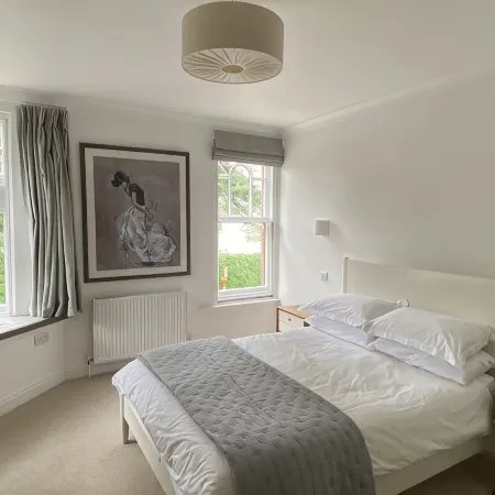 2 Beach Retreat - 400m Walk to Beach, Luxury 2 Bed Family Friendly Apartment Hotels in Poole