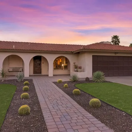 Fire Pit & Hot Tub Near Tempe Attractions
