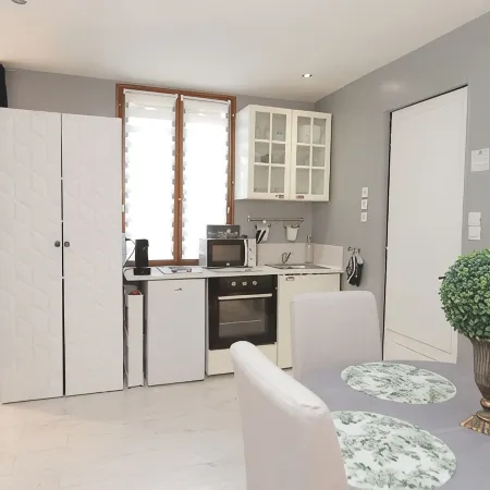 Médicis apartment with garage