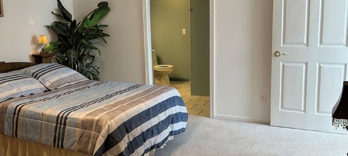 Pop & Grand's on the Square!  Apartment with a balcony on the square Hotels in Stone County