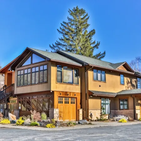 6BR/7bath Luxury home Hot Tub in Hunter Catskills