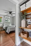 Peaceful and Cozy Modern Lakehouse Cabin on 4 acres - balcony