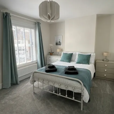 Train Station Cottage Taunton - Walk to town, pet friendly!