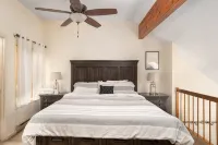 Family-friendly condo with amenities minutes from StoryLand & ski mountains! - Pool