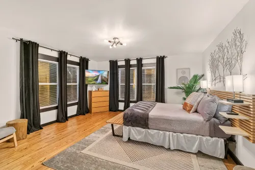 Spacious A-Frame Cabin w/ Air Hockey, Fire Pit, Huge Deck - Chalets