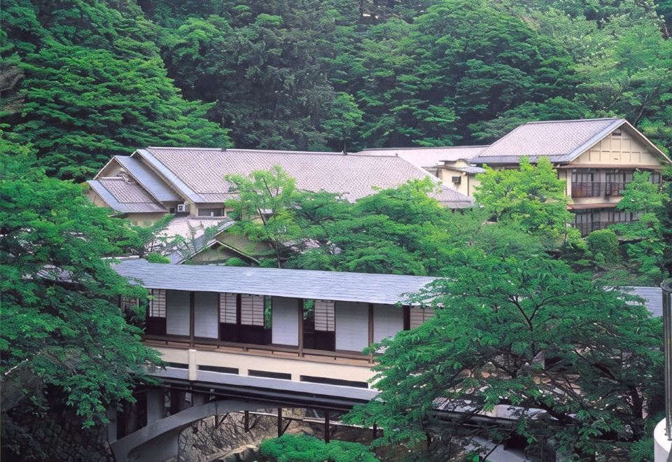 月光園游月山莊值得住嗎？掛流金泉、跨館浴場與曲水亭房內湯怎麼選