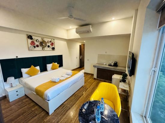 Hotel Amahi Inn Near Signature Tower