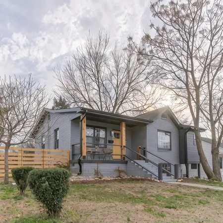Cozy 4Bd Bungalow w/ Private Backyard Lounge and Game Room Mins to Downtown