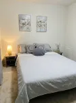 Hobby Airport and very affordable your Home Away from Home - 2성급