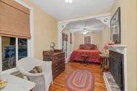 Cottage on Spring B! The BEST location in town! Entire bottom floor is yours! - 4 tähden