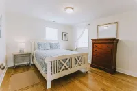 The Nags Head Cottage-Recently renovated in 2025! Walking distance to the beach! - 3성급