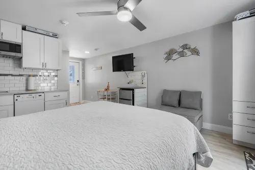 Beachside Getaway - Steps to the Beach - 4-Star
