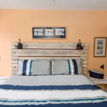 Hidden Gem at Seascapes E Bldg POOL ! - Carolina Beach, NC. Linens Included!