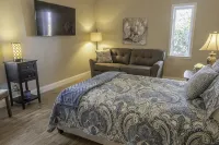 Secluded, Spacious 7 Bedroom Luxury Home w/ Hot Tub & 50 Mile Views into the NRG - Boutique