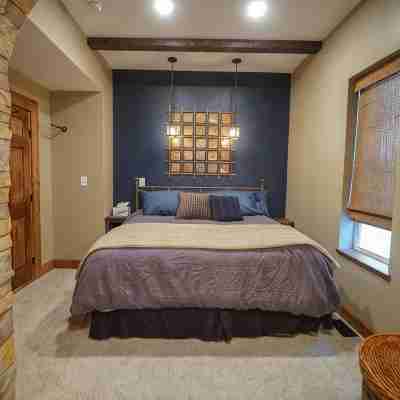 Cozy 3-Bedroom Grand Chalet in Delta, Colorado Rooms