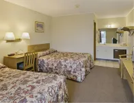 Super 8 by Wyndham Lubbock Civic Center North - Motels