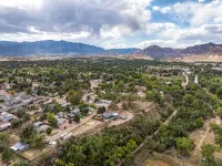 Beautiful home on the bluff overlooking river and mountain views with hot tub! - 4-Star