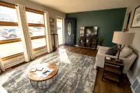 2BD, 1BA Home. 5-10 Minutes to ANYWHERE in JCMO! - 3-Star