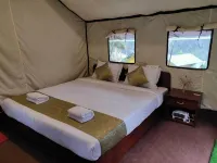Ourguest Camp Lachung - parking