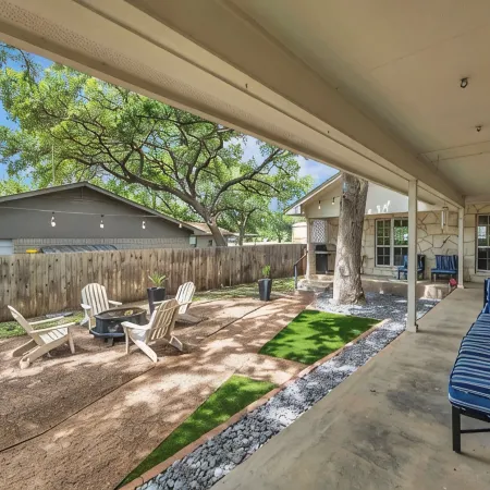 Casa Lago on Lake LBJ, Zenful Retreat;Game Room;Canal Front; Putting Green