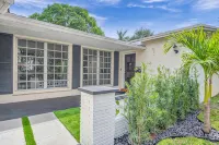 Tropical Oasis with Heated Salt Water Pool & Bar! - Villaer