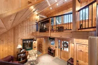 Lake Escape; Sleeps12, Hottub, Gameroom & Utv, Direct Snowmobile - Wi-Fi