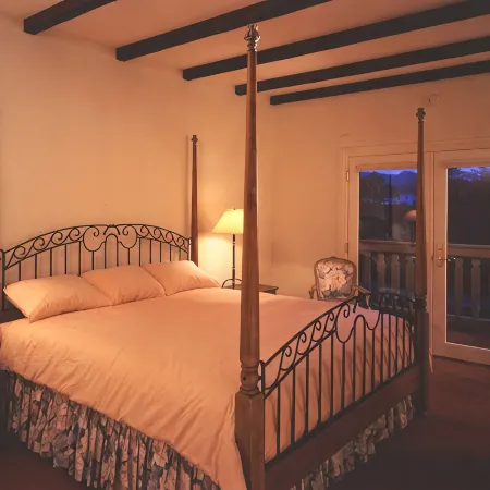 Vineyard Country Inn