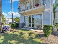 Destin Crystal Beachside Escape~Steps to Beach & Pool~Prime Location - Country Houses