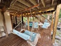 Island Beach Barn - charming vacation house with bay/dock and beach access - Homestays