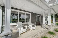 Heated Seasonal Pool, Hot Tub, Golf Course Home with Putting Green, Dogs Welcome - 5 ดาว