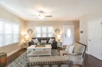 Pineapple Paradise 3 miles to downtown Cincinnati - 4-Star