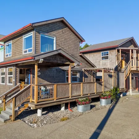 Beautiful Family Home, Less than one Block to the Beach