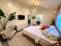 Cottage with gated driveway near downtown & river - บังกะโล