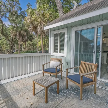 A Room With a View-1 BR Efficiency Condo Close to Everything.