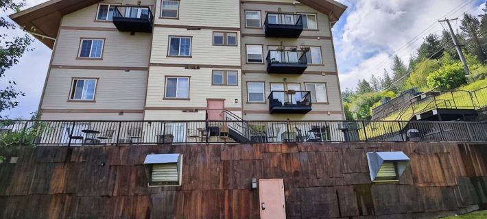 Alpine Village Suite w/ Garage and Sauna Hotels in Shoshone County