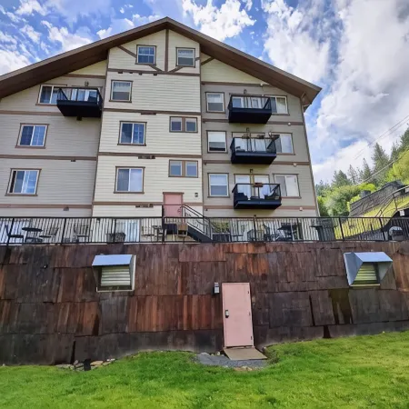 Alpine Village Suite w/ Garage and Sauna