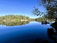 Camp Bear Claw, private home on the shores of Oseetah Lake. - 4-Star