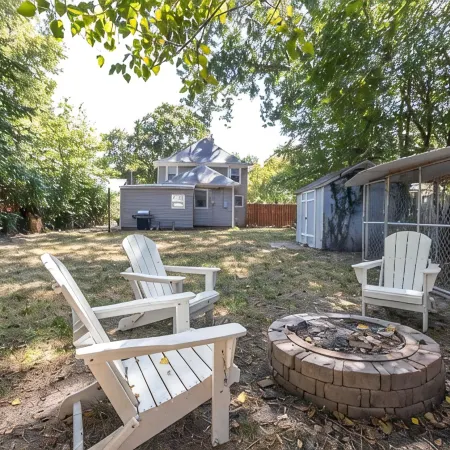 2 King Beds! Center of town! Pet friendly