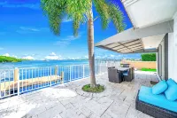 Waterfront Antique Mansion! Heated Pool+Hot Tub! - Boutique