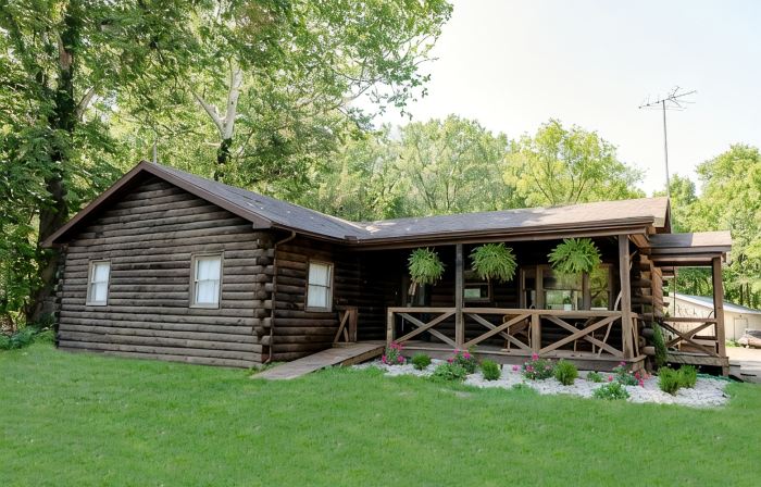 Private newly remodeled cabin on 10 acres next to the tiffin river