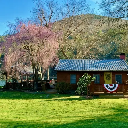 Your Get away in a Modern Creekside  Cottage Directly on Pine Creek & Rail Trail