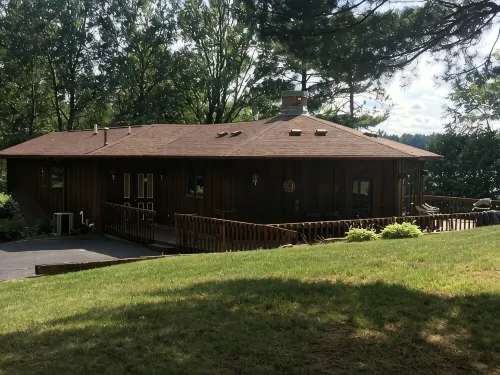 Waterfront Lake House on Scenic Lake Nokomis - WiFi