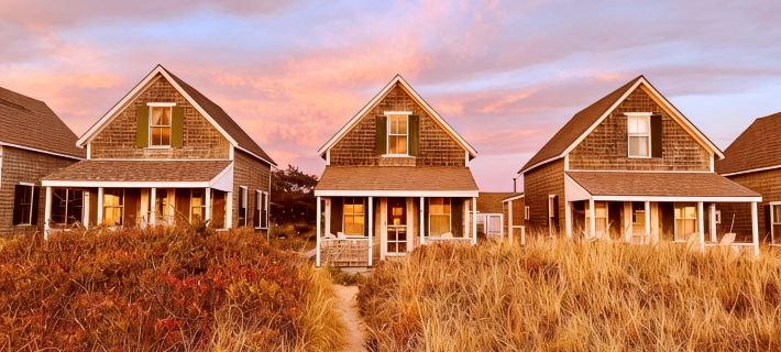 Cottage #8 - Spectacular views of Cape Cod Bay on a private association beach! Hotels in Truro